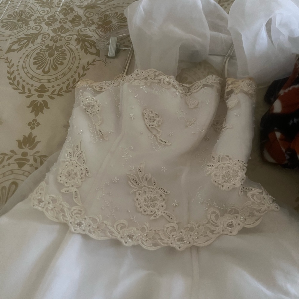 Elegant White Lace Wedding Dress